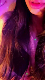 Aloneathome22 webcam model stream image