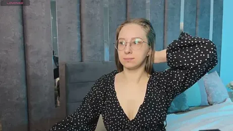 LillAlice webcam model stream image