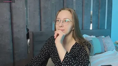 LillAlice webcam model stream image