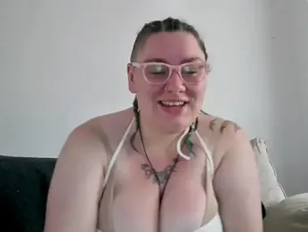 Bustycurves webcam model stream image