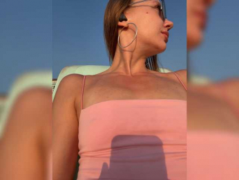 Linnea webcam model stream image