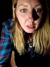 SheIsSomething webcam model stream image