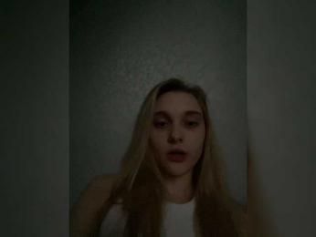Lilpollii webcam model stream image