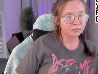 noora-moore webcam model stream image