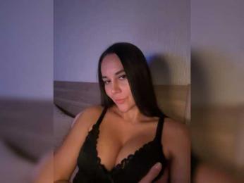QWEENII webcam model stream image