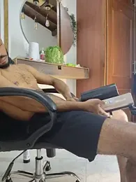 Oliver_bigblack_cock webcam model stream image