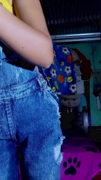 Scarlett_pee webcam model stream image