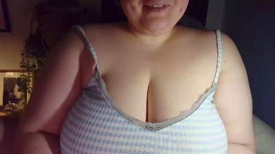 Queennie webcam model stream image