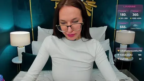 SarahLust webcam model stream image