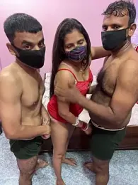 Threesomequeen webcam model stream image