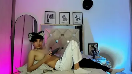 Adriien19 webcam model stream image