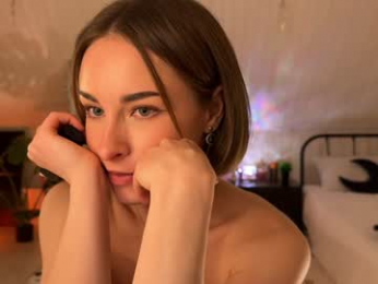 uwunikaa webcam model stream image