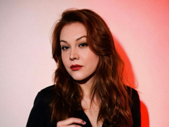 LexieFlower webcam model stream image