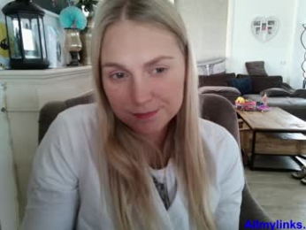 siswet19 webcam chaturbate model stream image
