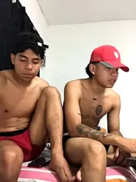 clousth webcam model stream image