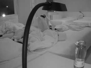 voyeurcam-julmodels-bed-2 webcam model stream image