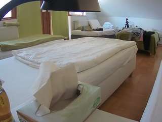 voyeurcam-julmodels-bed-2 webcam model stream image