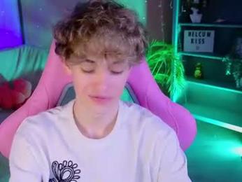 curly_twinkboy webcam model stream image