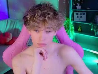curly_twinkboy webcam model stream image