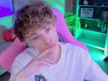 curly_twinkboy webcam model stream image