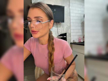 SweetyMia webcam model stream image