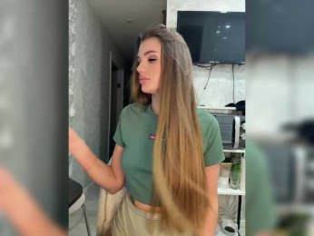 SweetyMia webcam model stream image