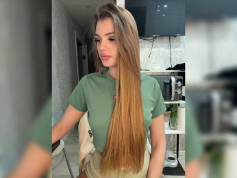 SweetyMia webcam model stream image