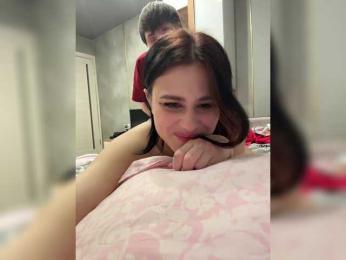 Kris-and-Vanessa webcam model stream image