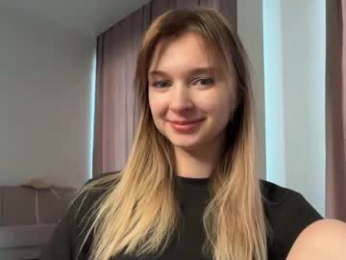 variety_moments webcam model stream image