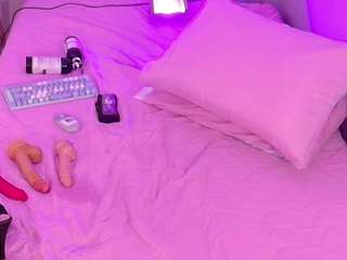 cutepetitee webcam model stream image