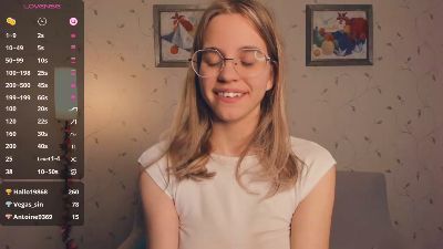 LynneCrust webcam model stream image