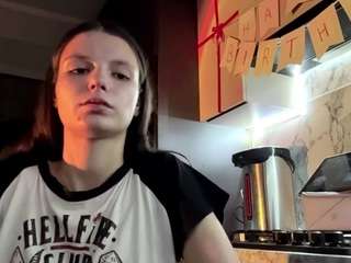 adelinapisarski webcam model stream image