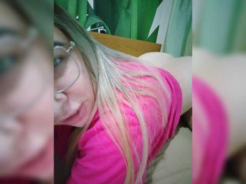 KissMyLipsXx webcam model stream image