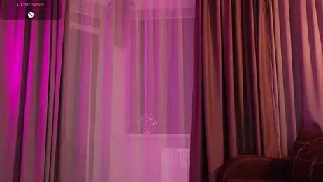 UrLittleVikky webcam model stream image