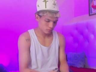 stronger-boy webcam model stream image