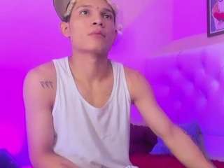 stronger-boy webcam model stream image