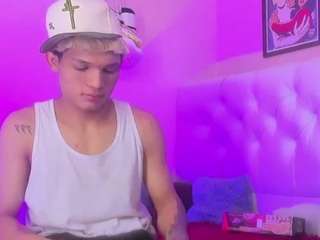 stronger-boy webcam model stream image