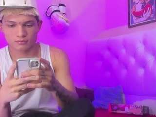 stronger-boy webcam model stream image