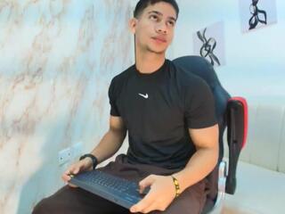 Andres Stud webcam flirt4free model stream image