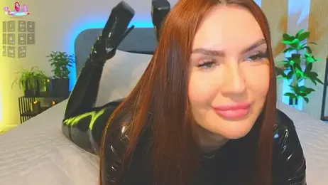 Kira_from_UA webcam model stream image