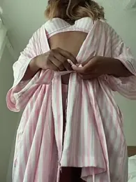 Ashleythelatinaa webcam stripchat model stream image