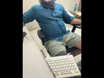 FlirtyxBoy webcam model stream image