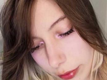 CutieLolaBunny webcam model stream image