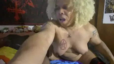 AndrogynousWonder webcam model stream image