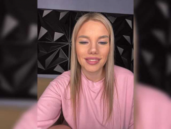 LYALAtop webcam model stream image