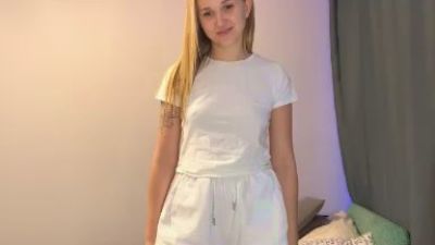 NanceeEar webcam model stream image