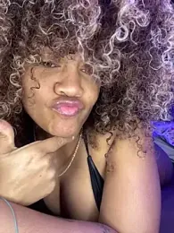 riri_brunnete webcam model stream image