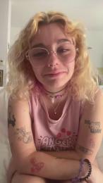 Emy_2002 webcam model stream image