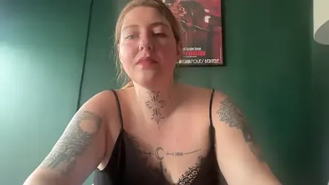 MaggievanG webcam model stream image