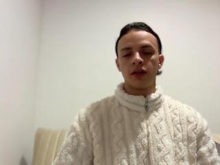 Walker Brown webcam model stream image